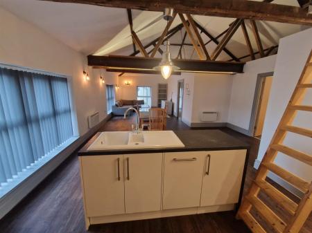 WhatsApp Image 2025-09-17 at 14.57.28_426367aa.jpg