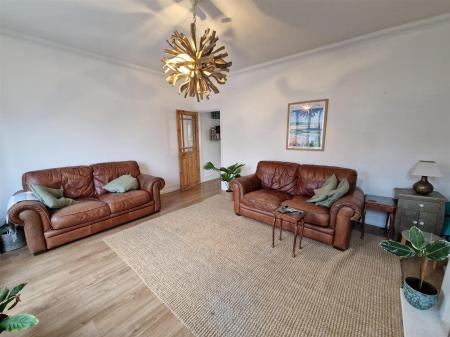 WhatsApp Image 2025-10-01 at 11.46.46_7bb420ec.jpg