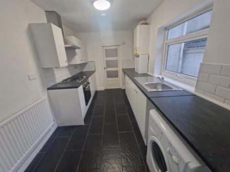 WhatsApp Image 2025-11-14 at 09.08.43_96640152.jpg