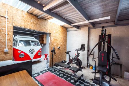 Garage/Workshop