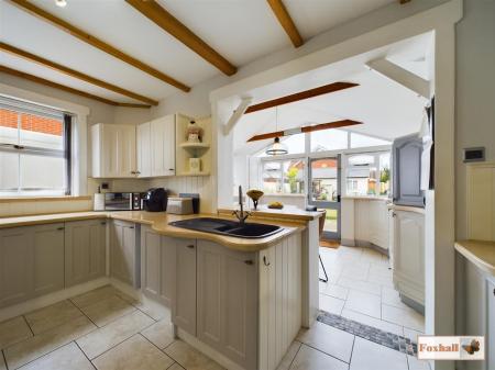 Kitchen / Breakfast Room