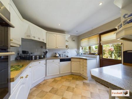 Kitchen / Breakfast Room