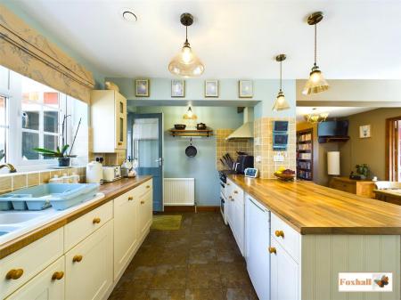 Kitchen / Breakfast Room