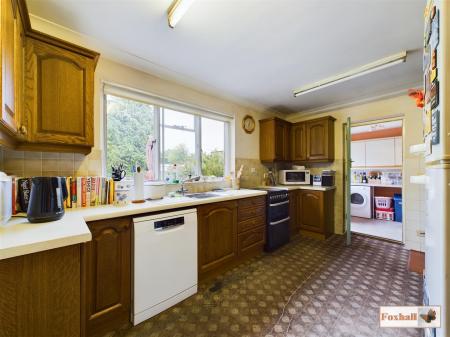 Kitchen / Breakfast Room