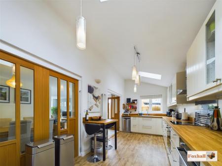 Kitchen / Breakfast Room