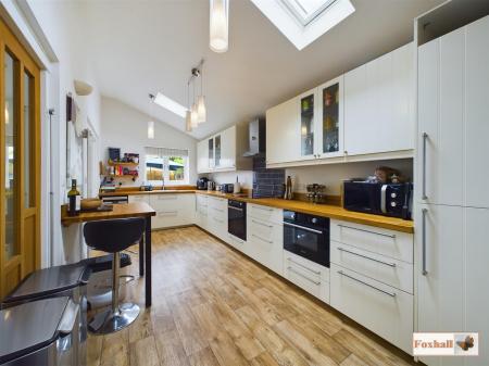 Kitchen / Breakfast Room