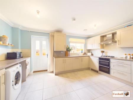 Kitchen/Dining Area