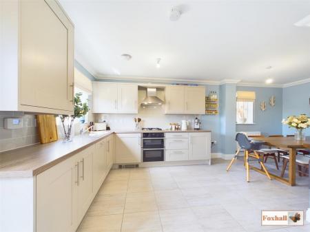 Kitchen/Dining Area