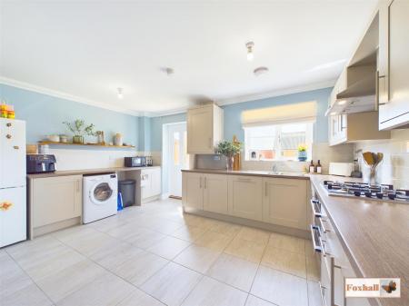 Kitchen/Dining Area