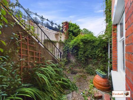 Basement Front Garden