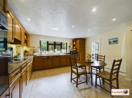 Kitchen / Breakfast Room