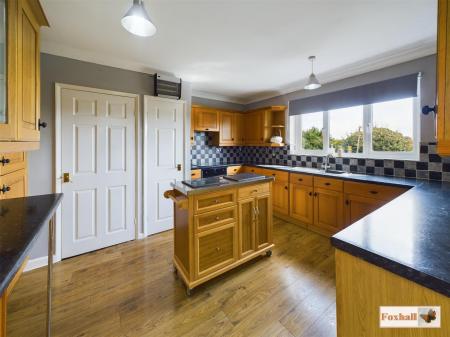 Kitchen/Breakfast Room