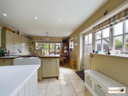 Kitchen/Dining Room