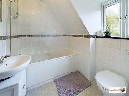 En-Suite Bathroom