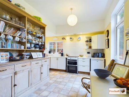 Kitchen / Breakfast Room