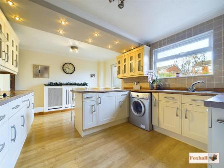 Kitchen / Breakfast Room