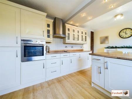 Kitchen / Breakfast Room