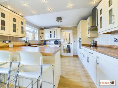 Kitchen / Breakfast Room