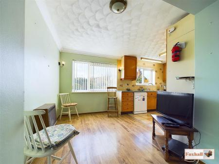 Kitchen / Dining Area