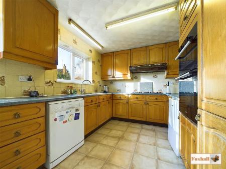 Kitchen / Dining Area