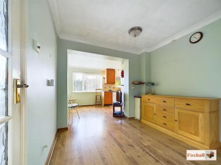 Kitchen / Dining Area