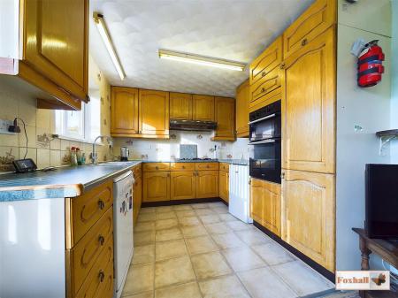 Kitchen / Dining Area