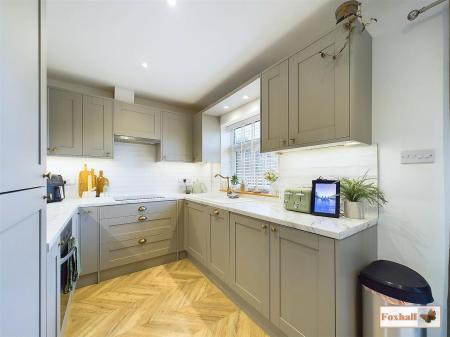 Kitchen / Dining Area