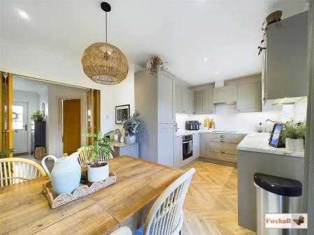 Kitchen / Dining Area