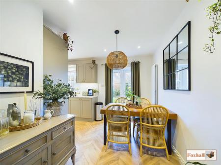 Kitchen / Dining Area