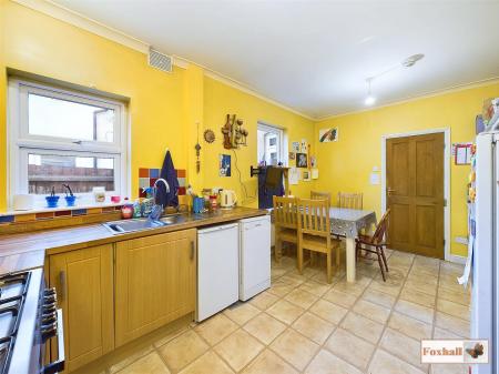 Kitchen / Breakfast Room