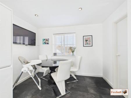 Kitchen / Breakfast Room