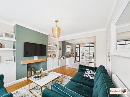 Extended Lounge