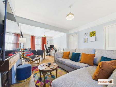 Lounge/Dining Room