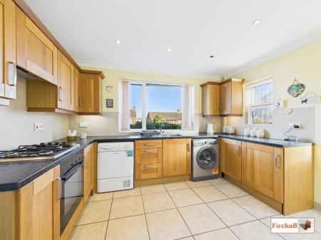Kitchen / Breakfast Area