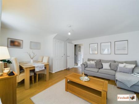 Large Lounge / Dining Area