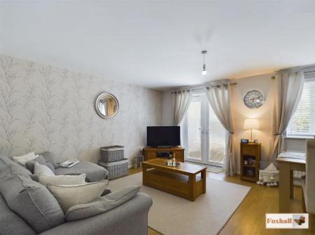 Large Lounge / Dining Area