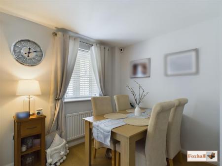 Large Lounge / Dining Area