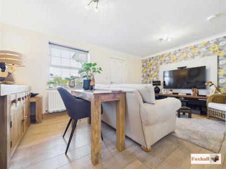 Lounge/Dining Area