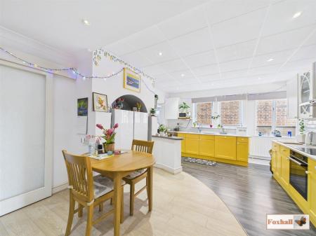 Kitchen / Breakfast