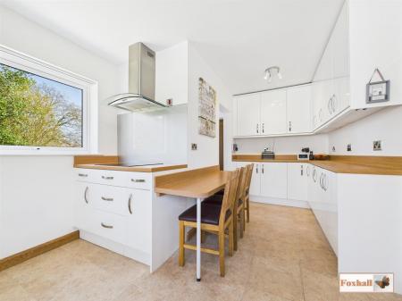 Kitchen / Breakfast Room
