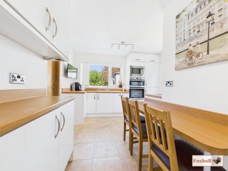 Kitchen / Breakfast Room