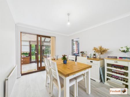 Lounge /Dining Room
