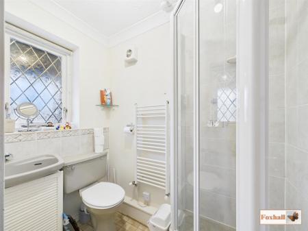 Downstairs Cloakroom / Shower Room