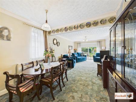 Lounge/Dining Room