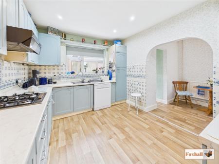 Kitchen/Breakfast Area