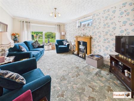 Lounge/Dining Room
