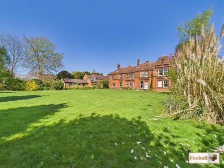 Rear Communal Garden