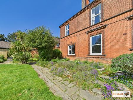 Rear Communal Garden