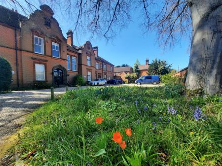 Front Communal Garden / Driveway