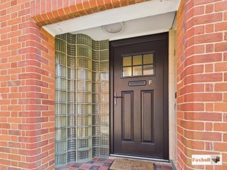 Front Communal Garden / Driveway